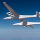Roc, el avión más grande del mundo, durante un vuelo de prueba el pasado 4 de mayo.